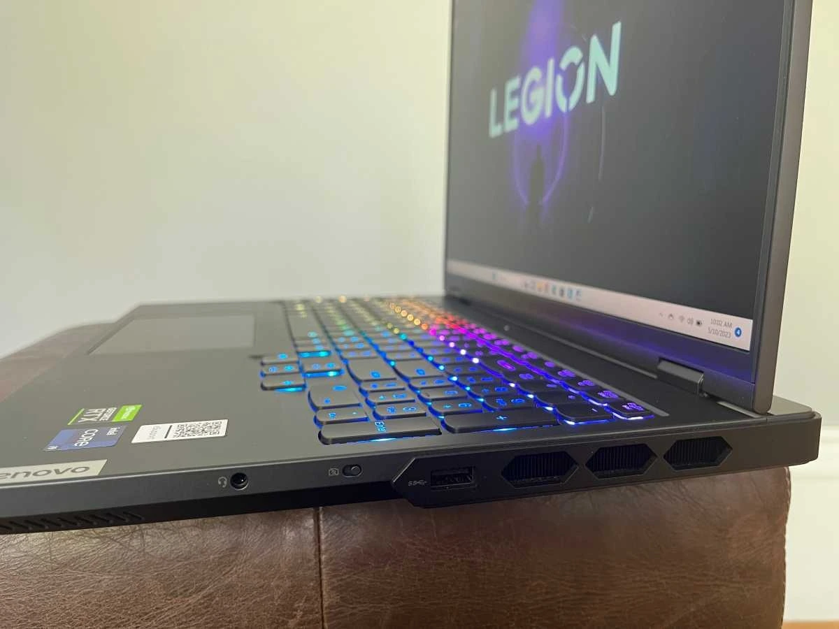  صفحه نمایش Lenovo Legion Pro 7i Gen 8